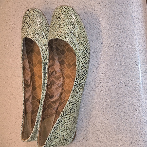 Lucky Brand Genuine Leather Emmie Flats in Mint Green Snakeskin - Picture 6 of 9